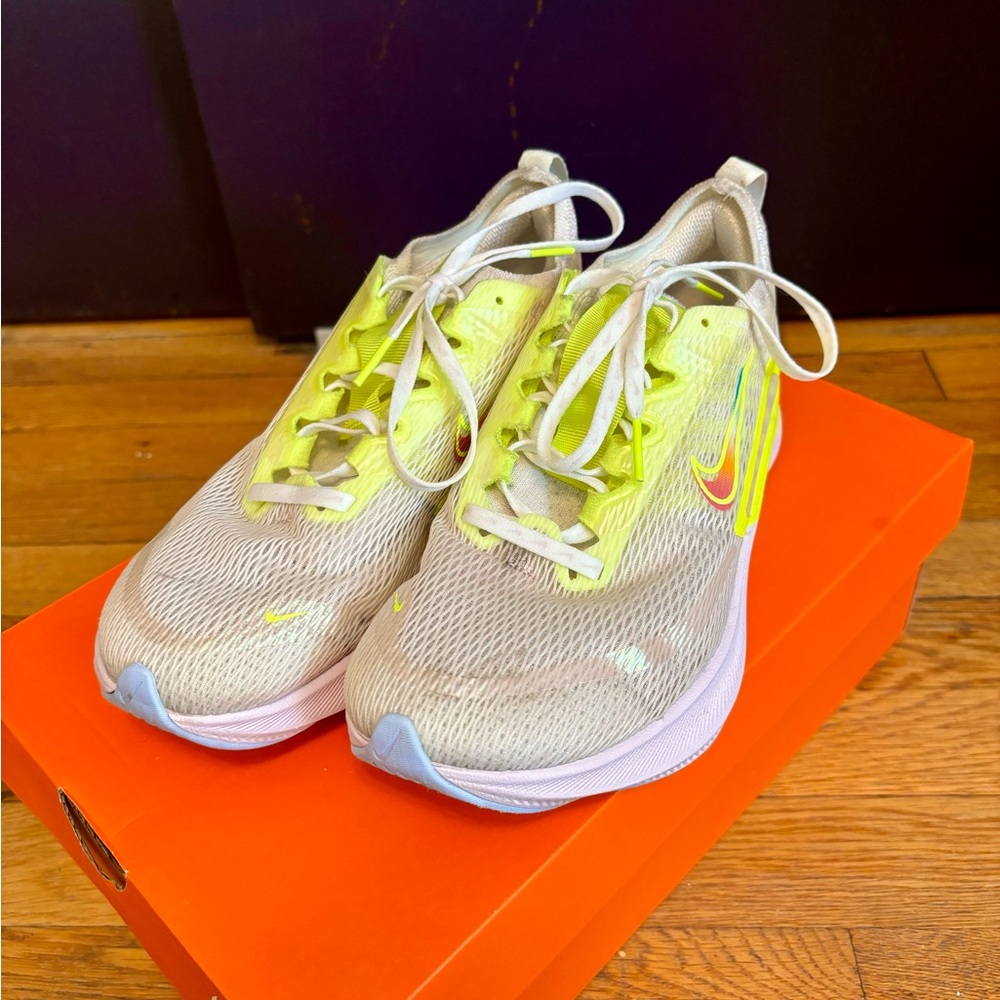 Nike Zoom Fly 3s - Picture 3 of 5
